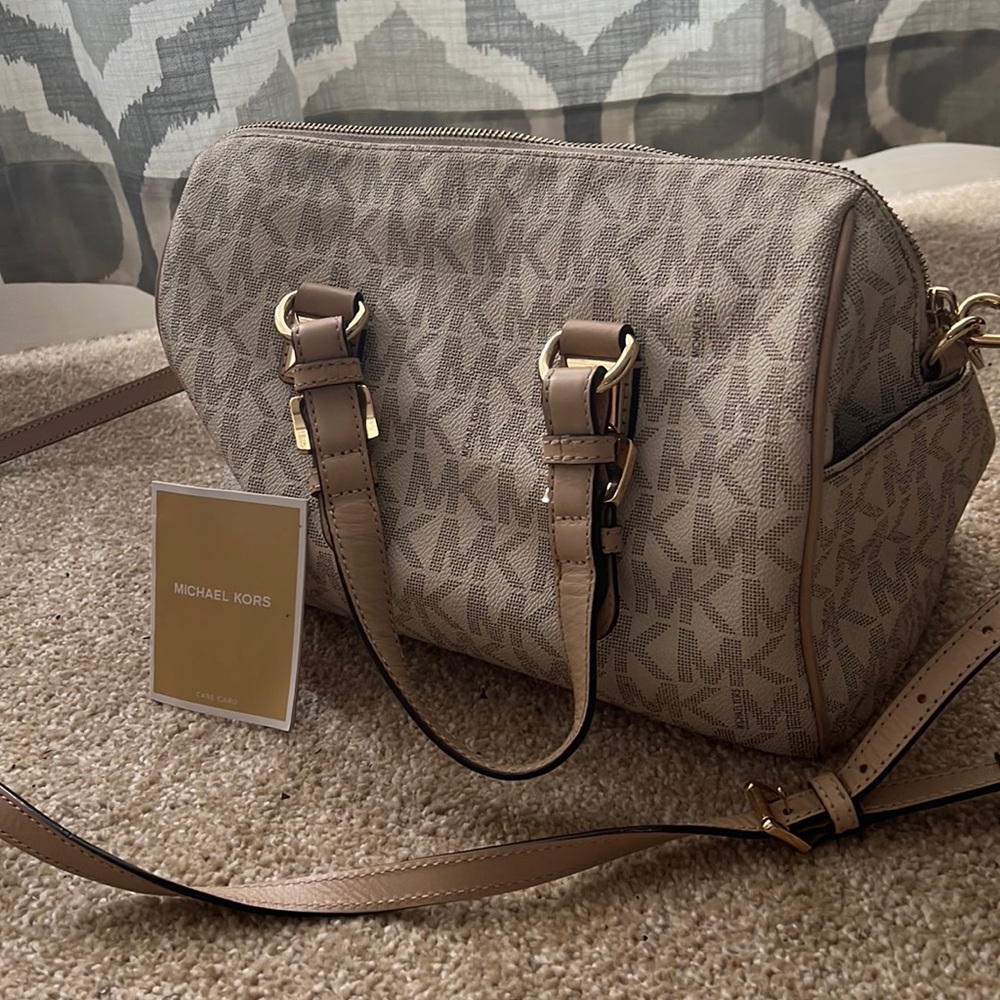 Michael Kors vanilla pocketbook